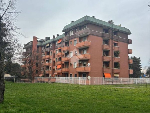 appartamento in vendita a Rho in zona Mazzo