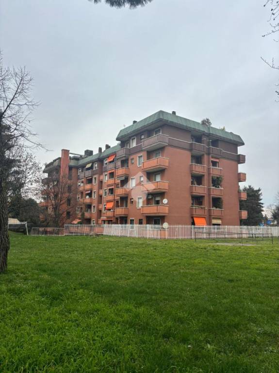 appartamento in vendita a Rho in zona Mazzo