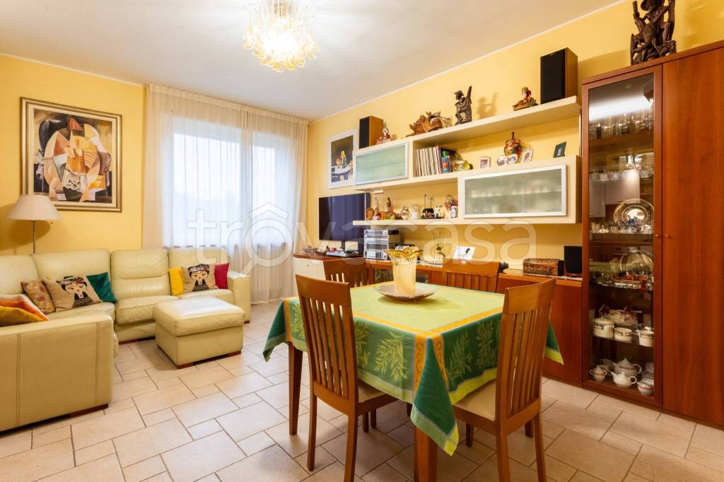 appartamento in vendita a Rho in zona Passirana