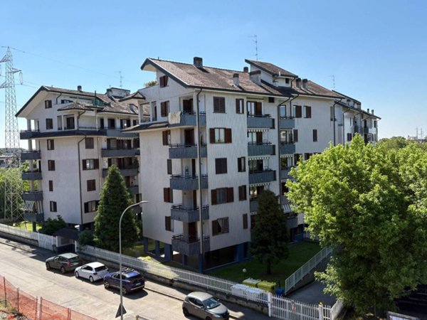 appartamento in vendita a Rho in zona Castellazzo