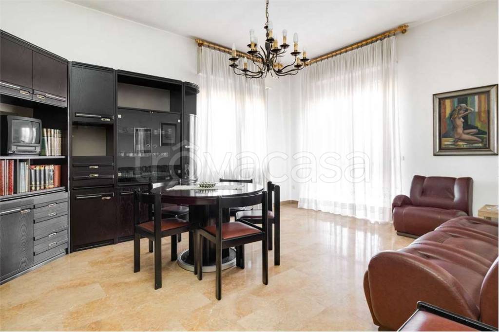 appartamento in vendita a Rho in zona Terrazzano