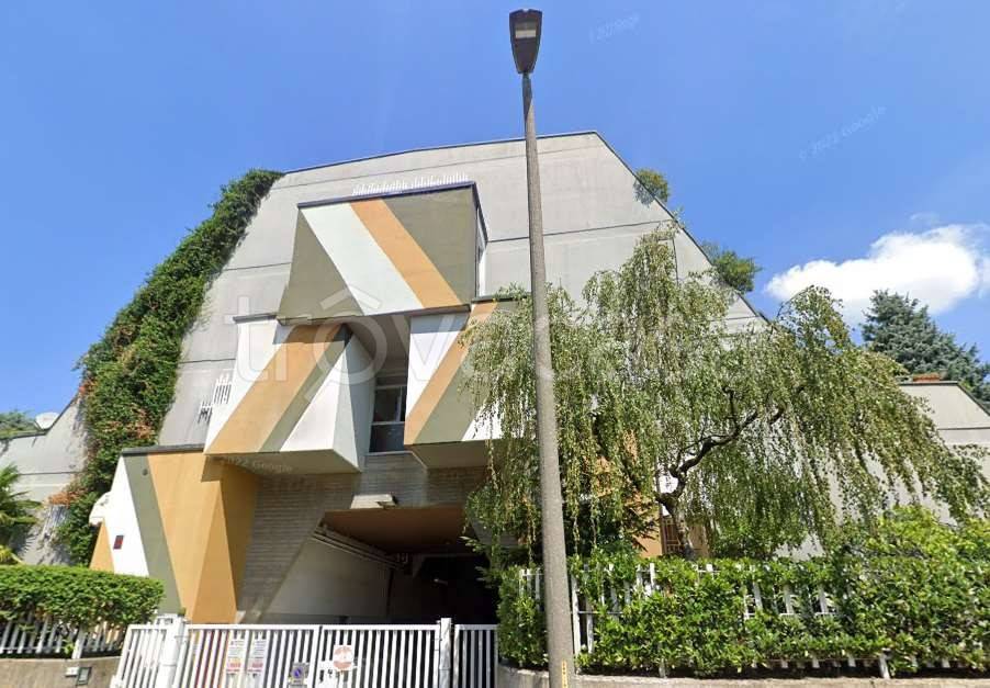 appartamento in vendita a Rho in zona Mazzo