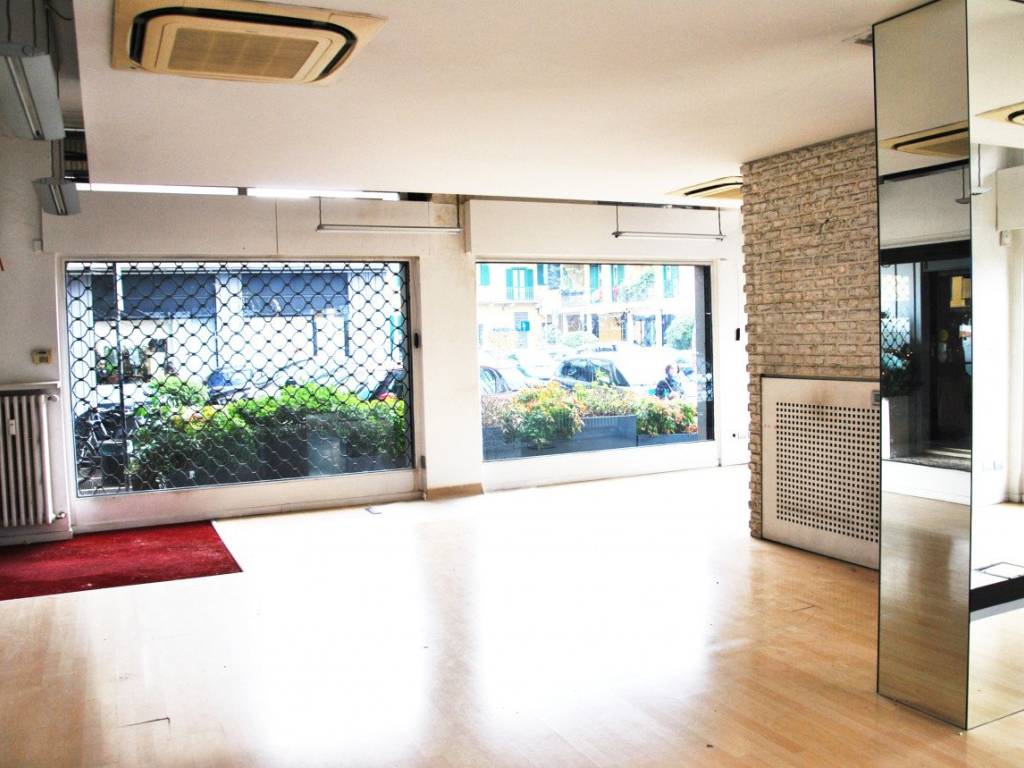 negozio in vendita a Rho