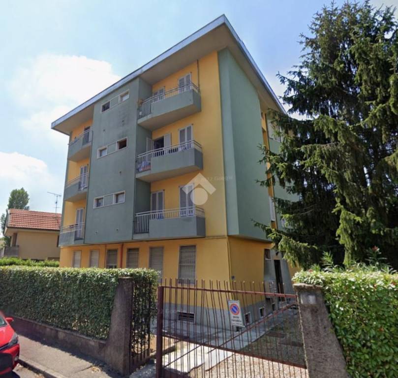appartamento in vendita a Rho in zona Mazzo