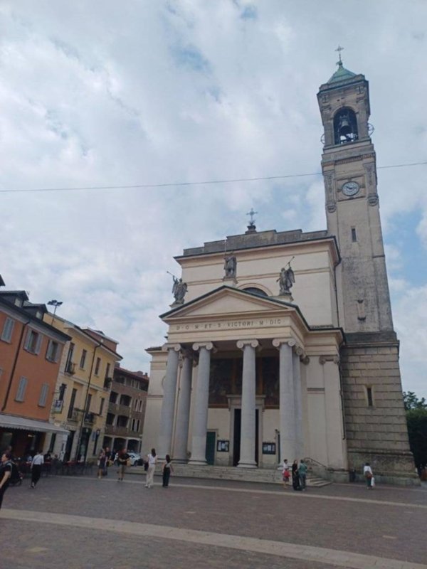 negozio in vendita a Rho