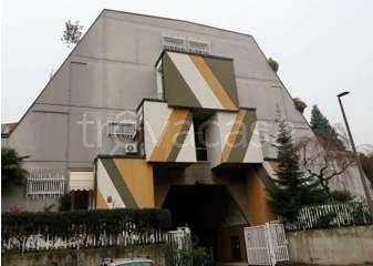 appartamento in vendita a Rho in zona Mazzo
