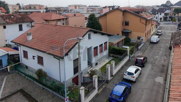 casa indipendente in vendita a Rho