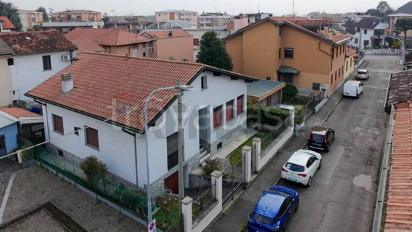 casa indipendente in vendita a Rho
