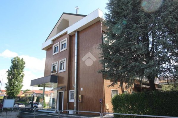 appartamento in vendita a Rho in zona Mazzo