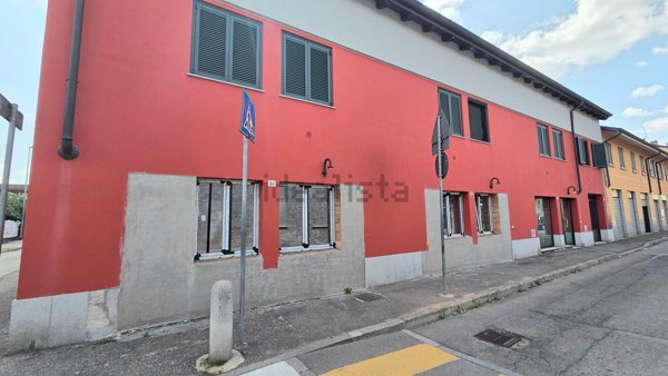appartamento in vendita a Rho in zona Lucernate