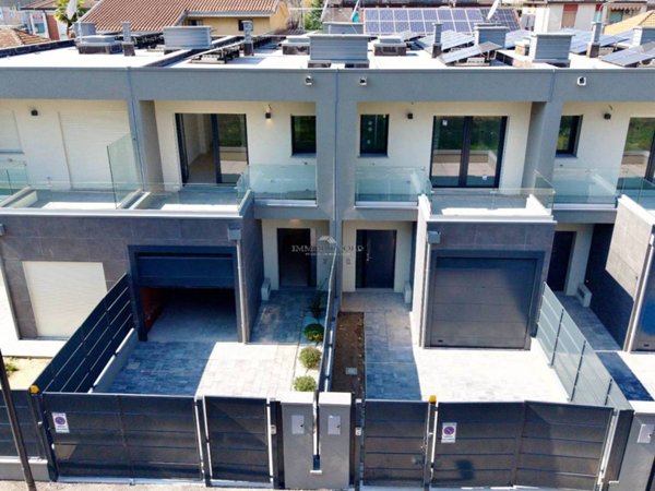 casa indipendente in vendita a Rho in zona Ghisolfa