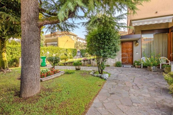 casa indipendente in vendita a Rho in zona Passirana