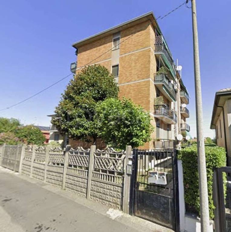 appartamento in vendita a Rho in zona Terrazzano