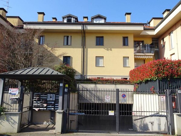 appartamento in vendita a Rho in zona Lucernate