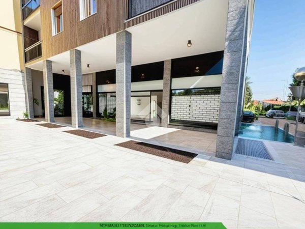 negozio in vendita a Rho