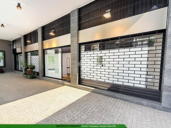 negozio in vendita a Rho