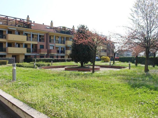 appartamento in vendita a Rho in zona Ghisolfa