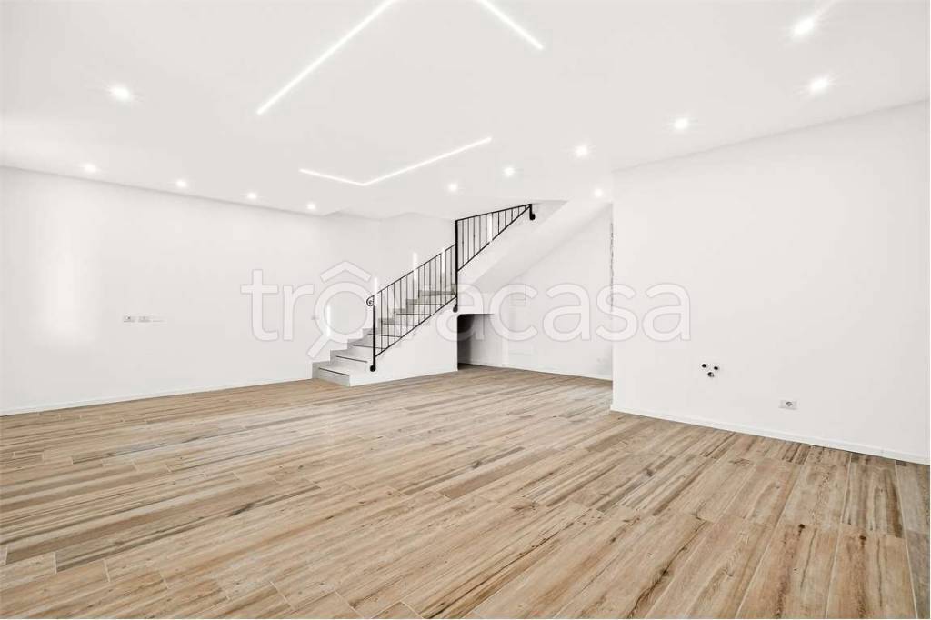 appartamento in vendita a Rho in zona Biringhello