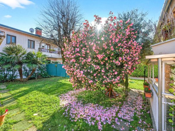 casa indipendente in vendita a Rho in zona Terrazzano