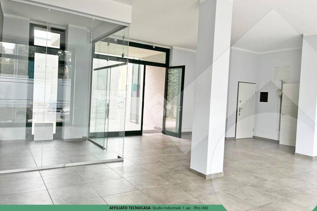 negozio in vendita a Rho