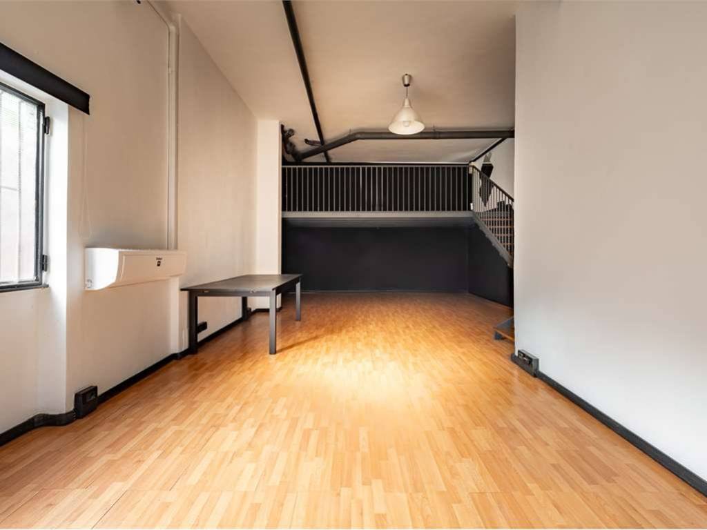 locale commerciale in vendita a Rho in zona Mazzo