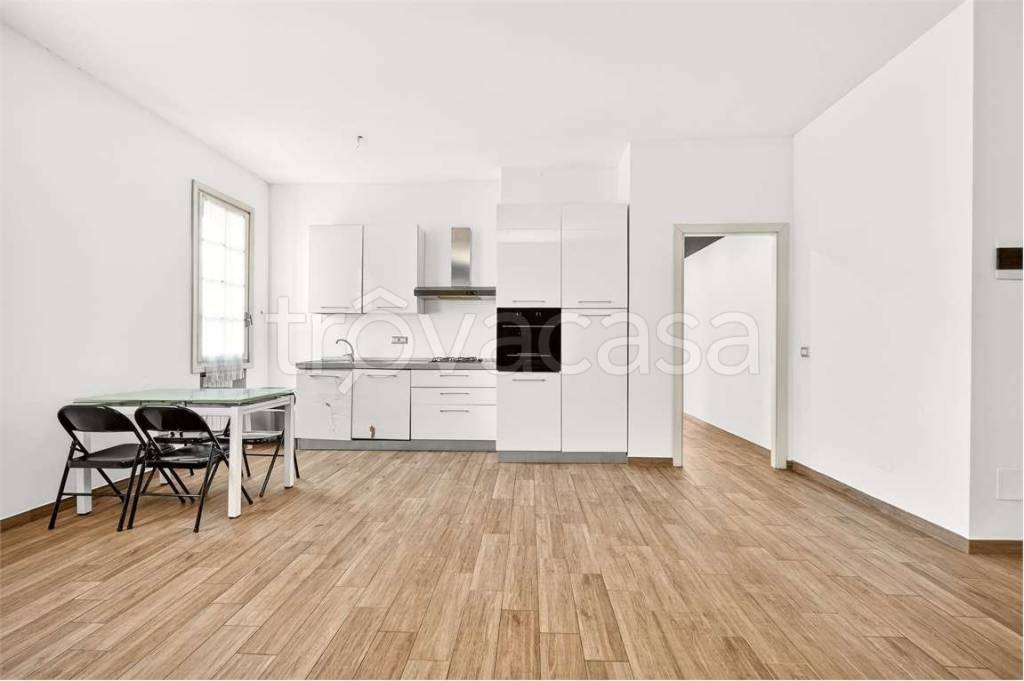 appartamento in vendita a Rho in zona Mazzo