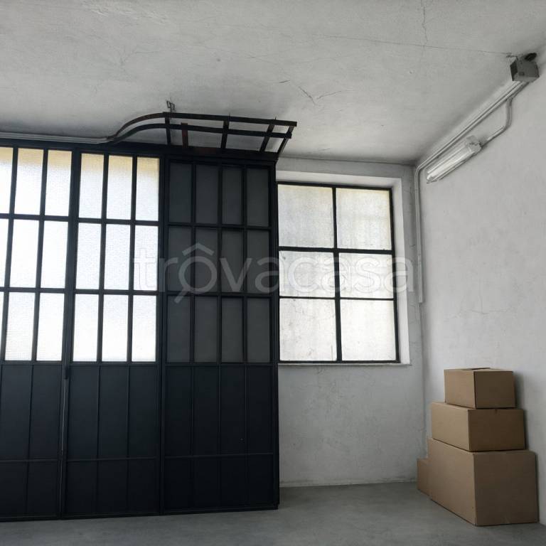 locale commerciale in vendita a Rho