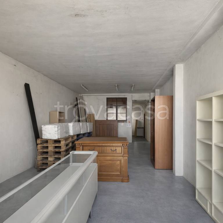 locale commerciale in vendita a Rho