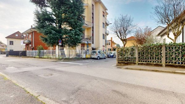 appartamento in vendita a Rho in zona Lucernate