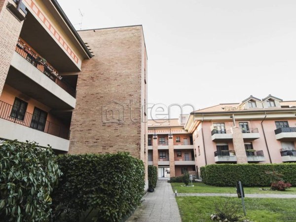 appartamento in vendita a Rho in zona Ghisolfa