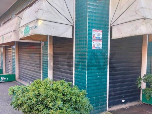 negozio in vendita a Rho