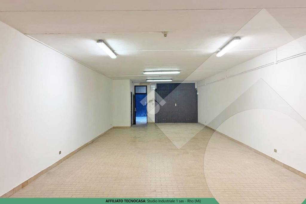 locale commerciale in vendita a Rho in zona Mazzo