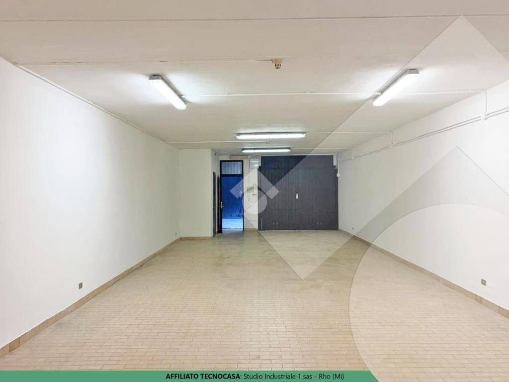 locale commerciale in vendita a Rho in zona Mazzo