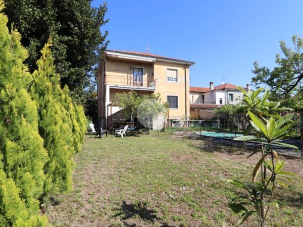 casa indipendente in vendita a Rho