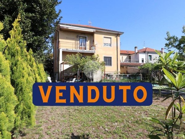 casa indipendente in vendita a Rho in zona Castellazzo