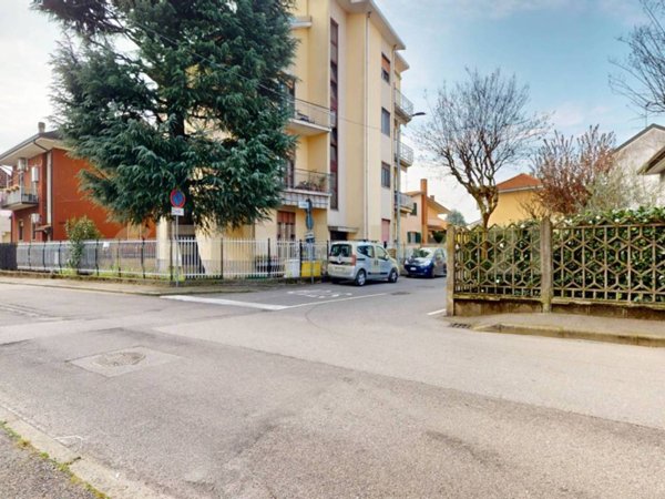 appartamento in vendita a Rho in zona Lucernate