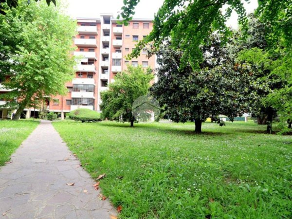 appartamento in vendita a Rho in zona Castellazzo
