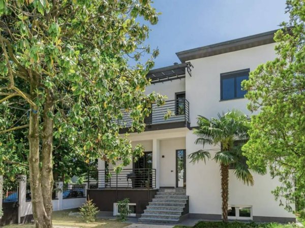 casa indipendente in vendita a Rho in zona Biringhello