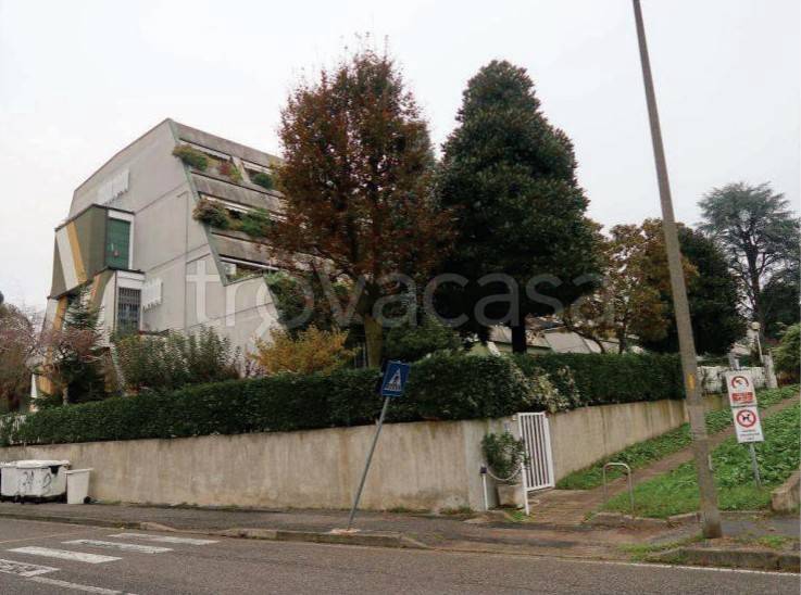 appartamento in vendita a Rho in zona Mazzo
