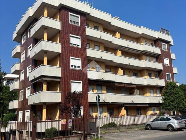 appartamento in vendita a Rho in zona Mazzo