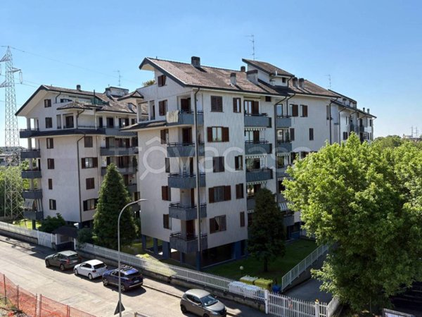 appartamento in vendita a Rho in zona Castellazzo