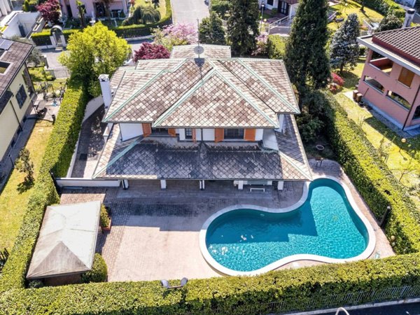 casa indipendente in vendita a Rho in zona Mazzo