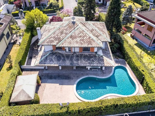 casa indipendente in vendita a Rho in zona Mazzo