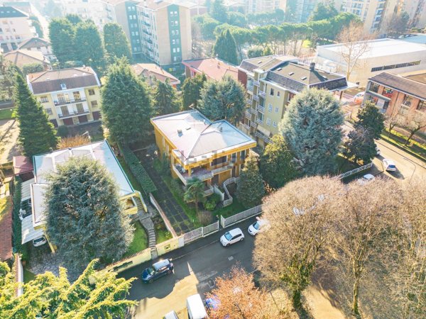 casa indipendente in vendita a Rho