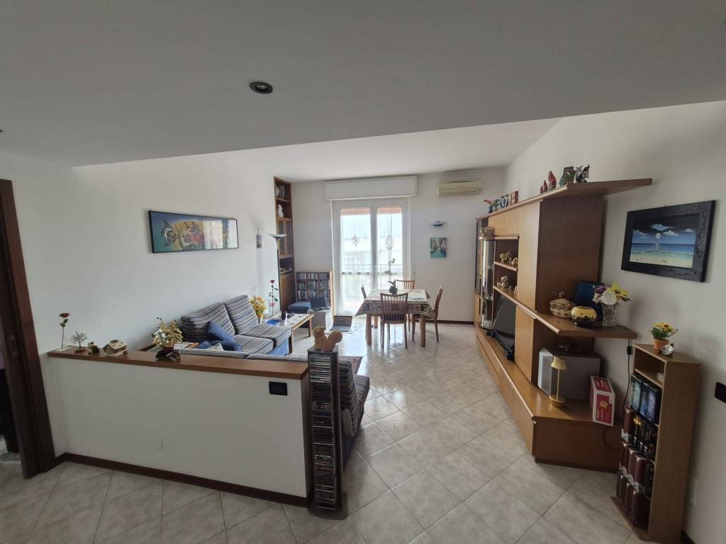 appartamento in vendita a Rho in zona Ghisolfa