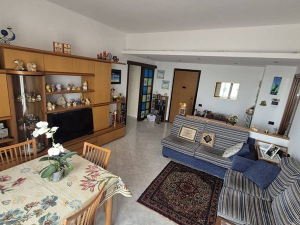 appartamento in vendita a Rho in zona Ghisolfa