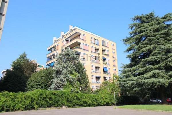 negozio in vendita a Rho