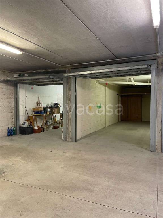 locale di sgombero in vendita a Rho