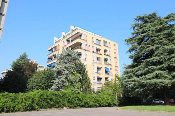 negozio in vendita a Rho