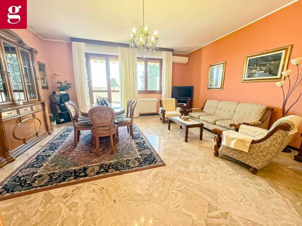 appartamento in vendita a Rho in zona Mazzo